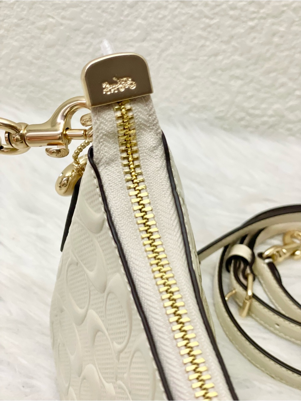 NWT Coach Teri Shoulder Bag In Signature Leather With Heart Charm in Chalk CDA98 - Picture 7 of 12